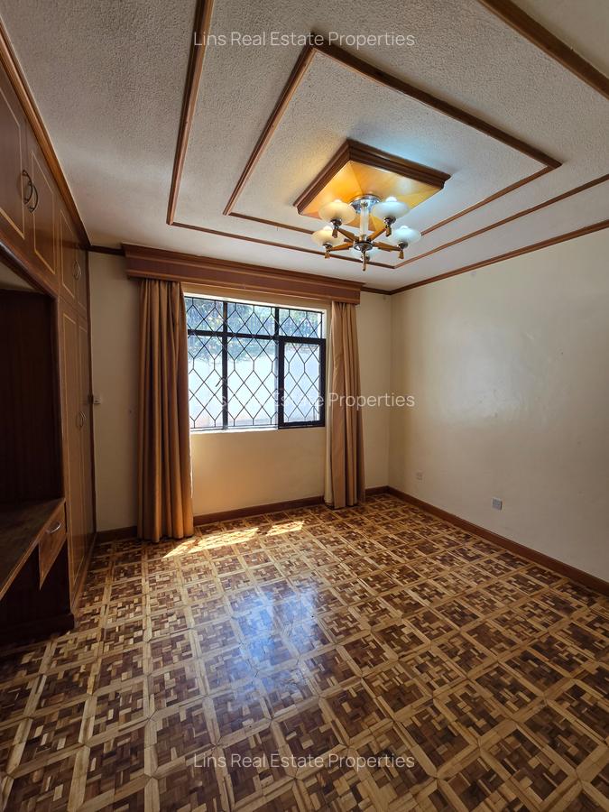 5 Bed House with En Suite in Runda - 20