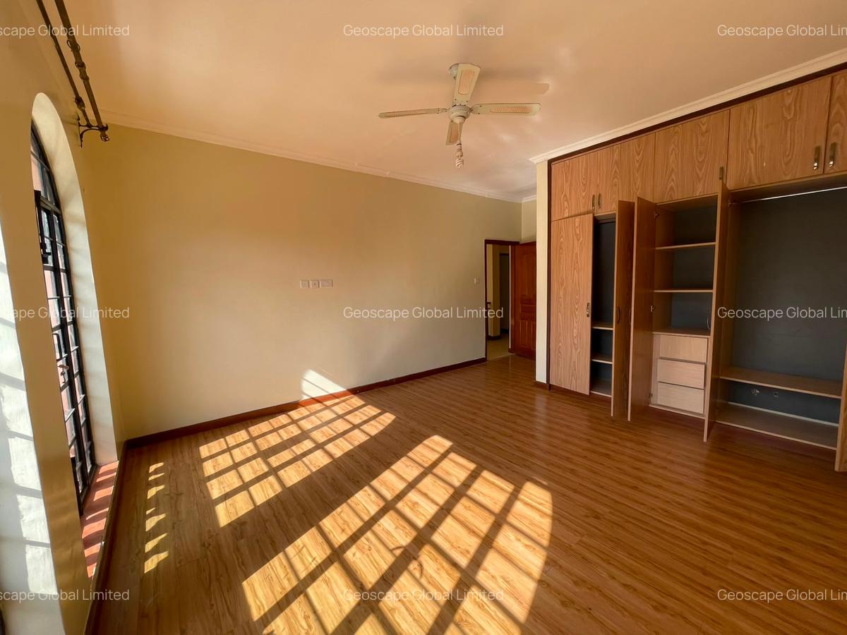 4 Bed House with En Suite in Runda - 3