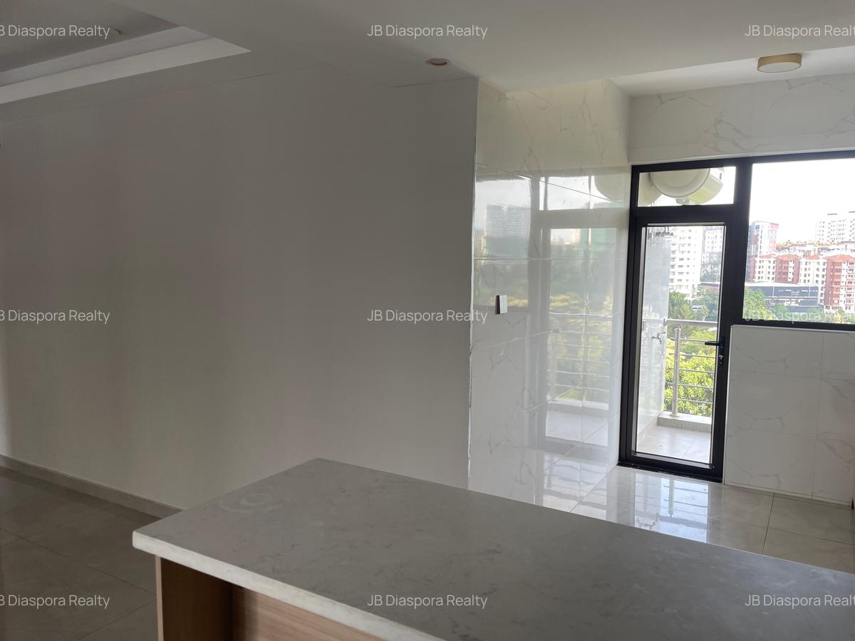 3 Bed Apartment with En Suite in Riverside - 14