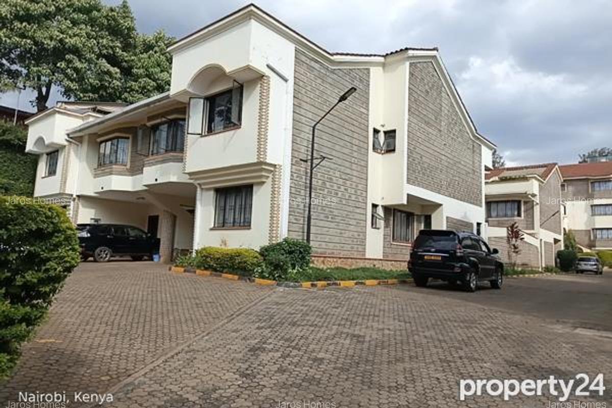4 Bed Townhouse with En Suite at Grevellea - 15