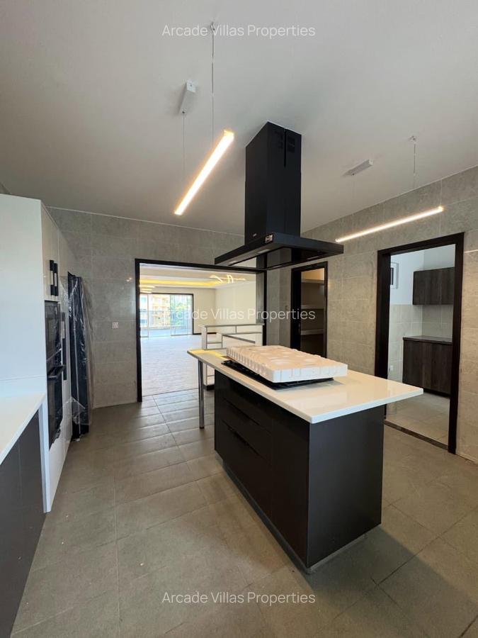 3 Bed Apartment with En Suite in Riverside - 5