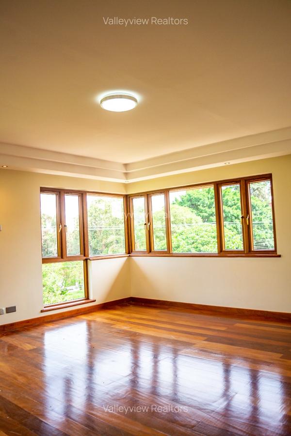 5 Bed Townhouse with En Suite at Lavington - 20