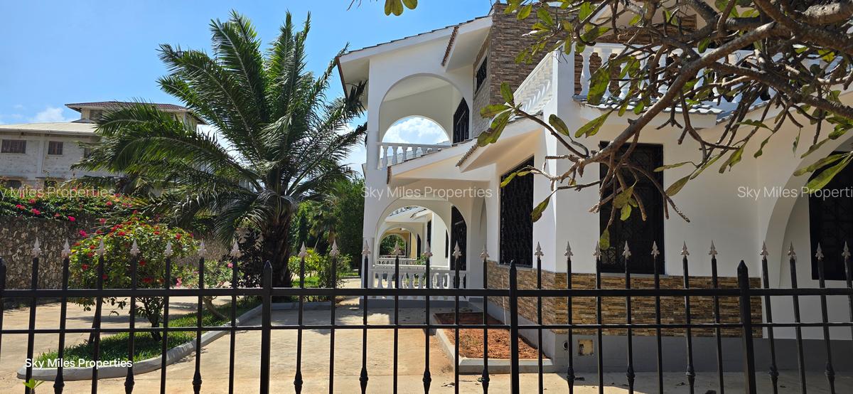 4 Bed Villa with En Suite at Serena - 6