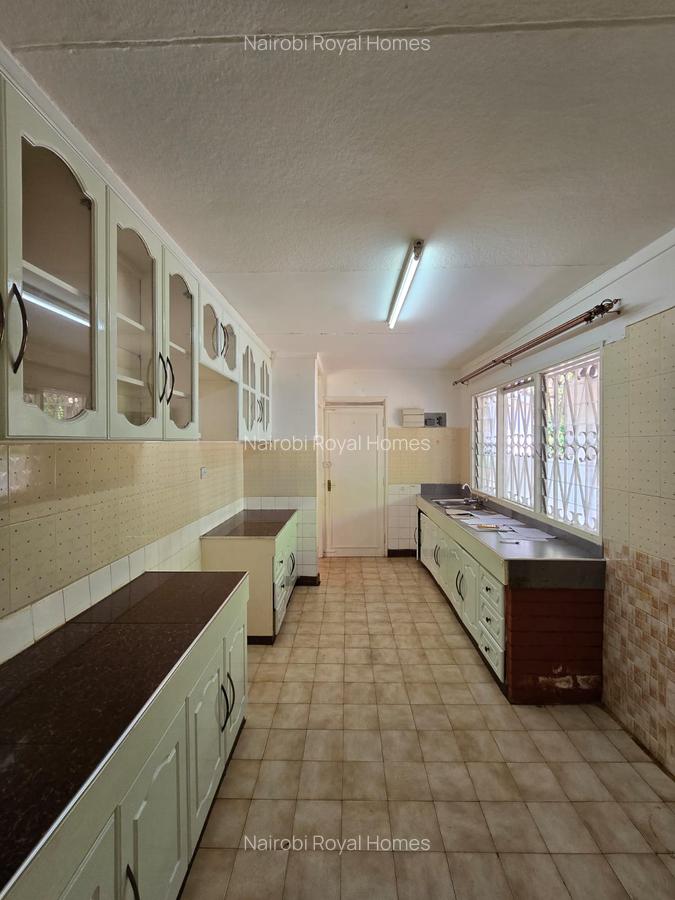 4 Bed House with En Suite at Loresho Creasent - 7