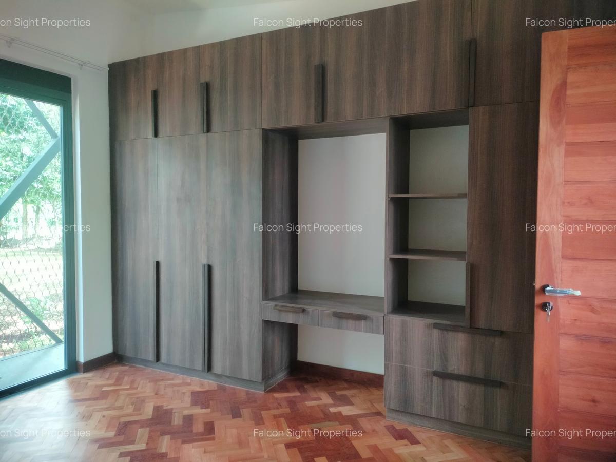 4 Bed Townhouse with Garden at Easy Access To Peponi Road And Few Minutes Drive To Gigiri Un Headquarters - 10