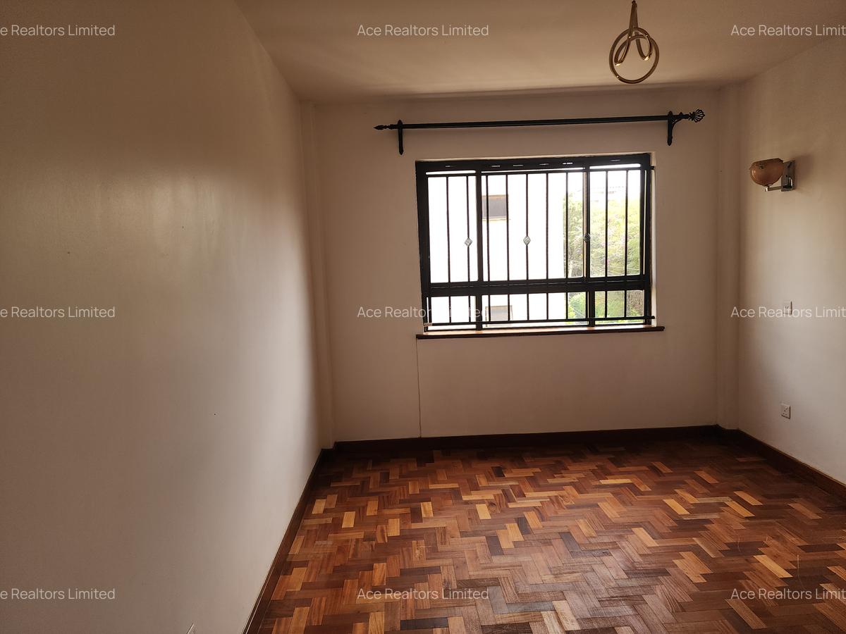 3 Bed Apartment with En Suite at Hatheru Road - 5