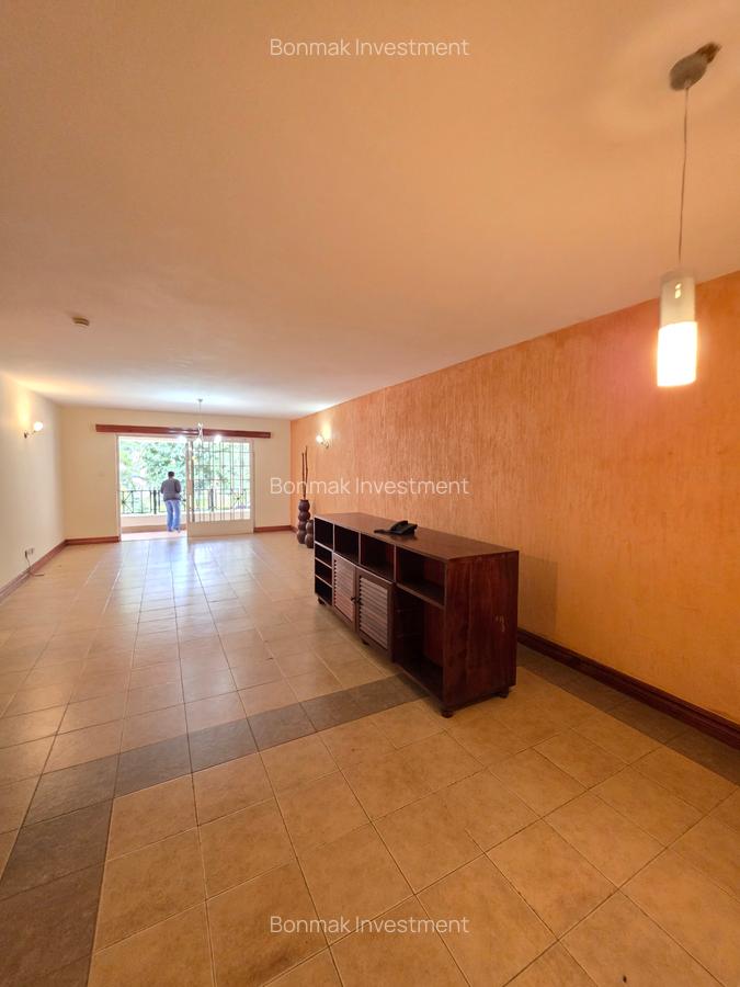 3 Bed Apartment with En Suite at Riverside Drive - 10