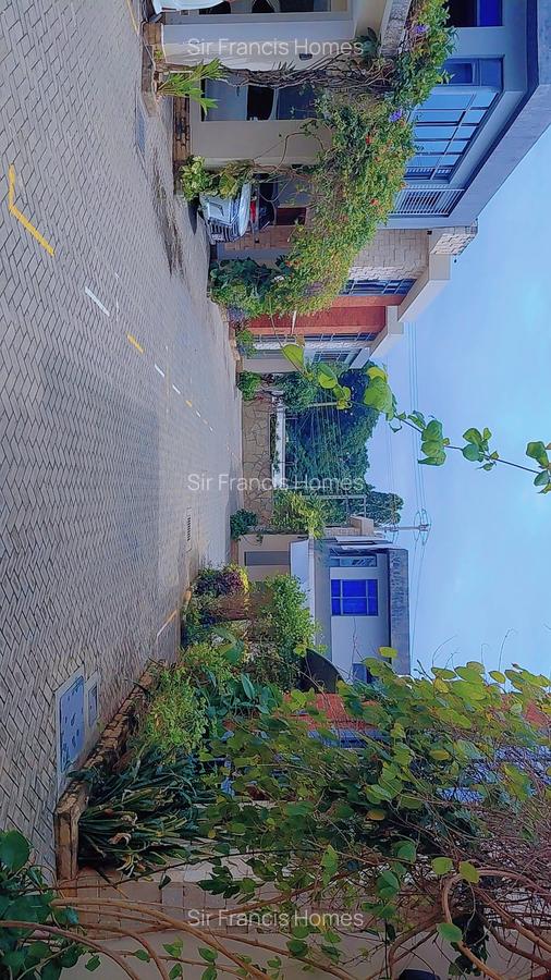 5 Bed Villa with En Suite at Greenwood Area - 5