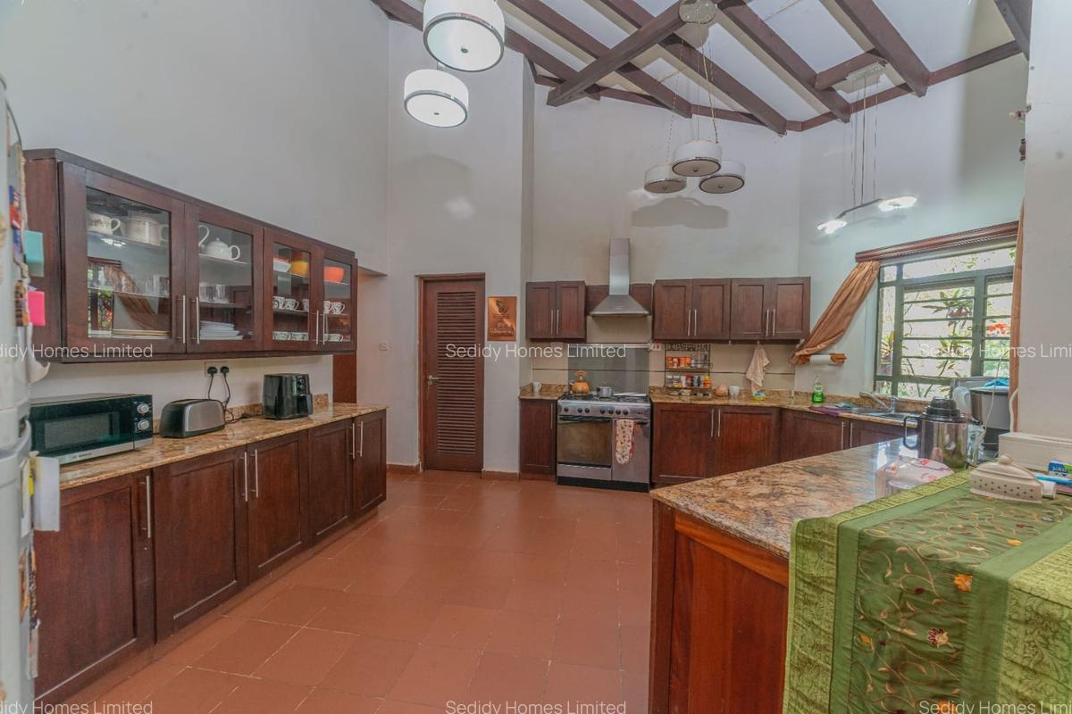 5 Bed Townhouse with En Suite in Kitisuru - 4