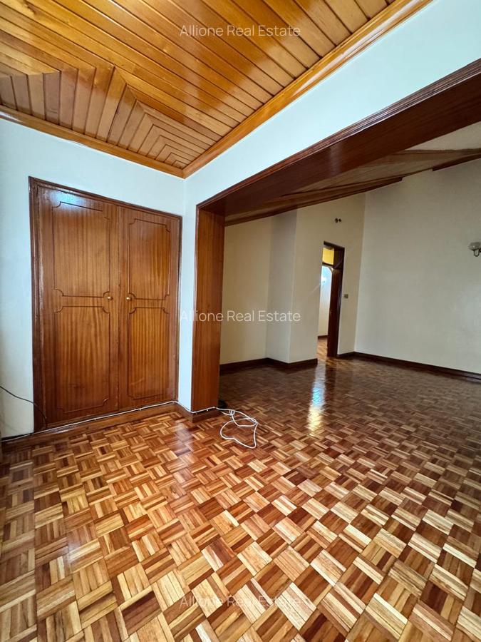 4 Bed House at Near Giraffe Centre - 10