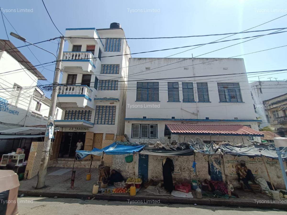 1,011 m² Commercial Property with Balcony at Off Makadara Road - 1