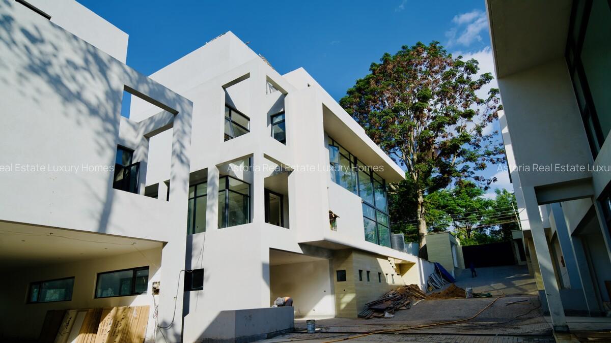 5 Bed Villa with En Suite at 2026-187 * 11.07 - 19