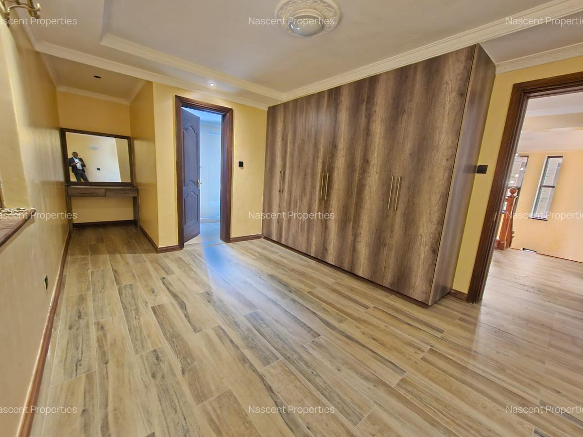 5 Bed Townhouse with En Suite in Lavington - 6
