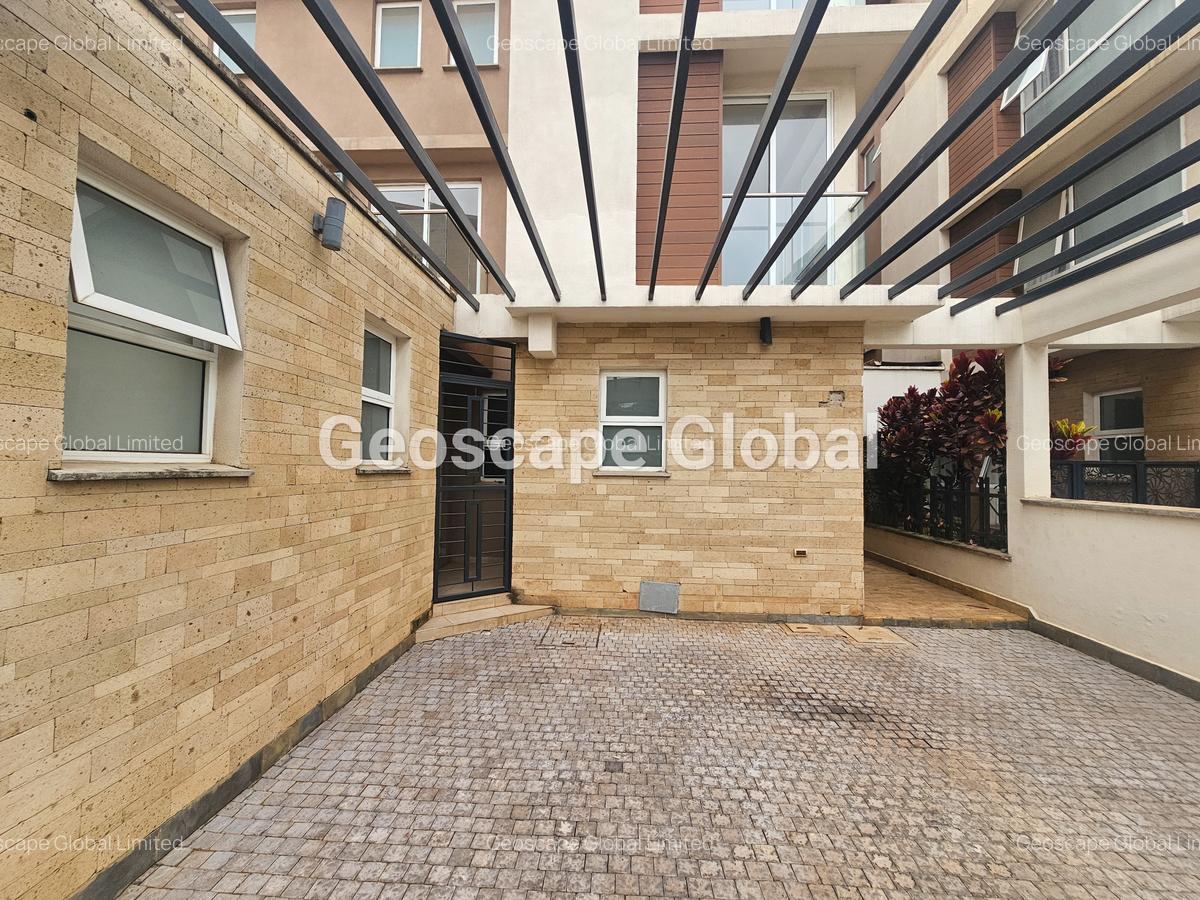 5 Bed Townhouse with En Suite in Lavington - 5