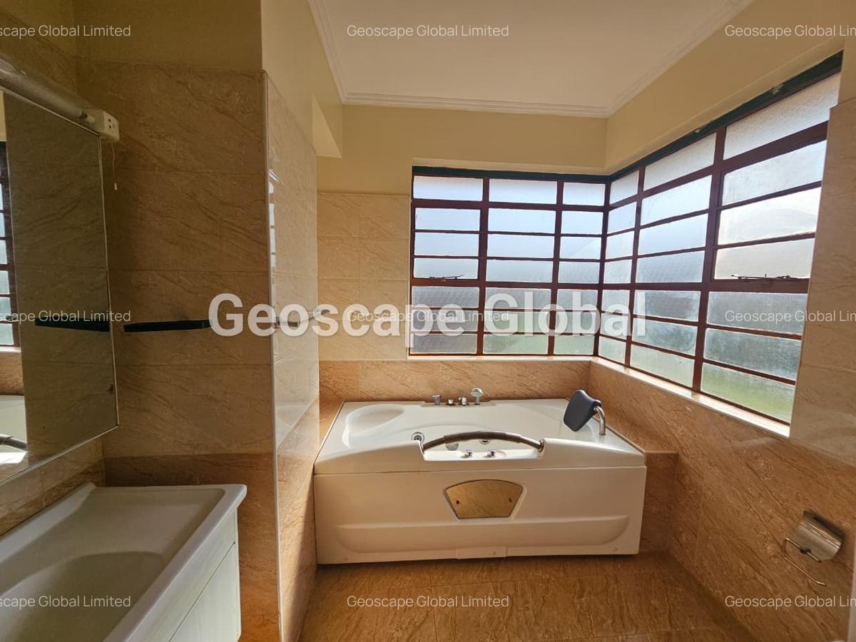 4 Bed Townhouse with En Suite in Runda - 5