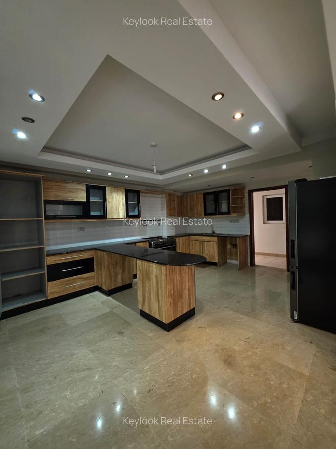 5 Bed Townhouse with En Suite at Lavington Green - 9