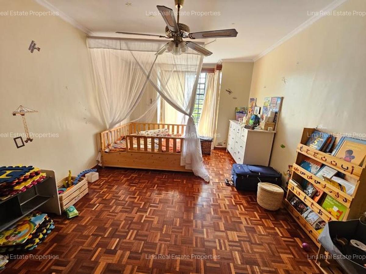 4 Bed Townhouse with En Suite in Rosslyn - 15