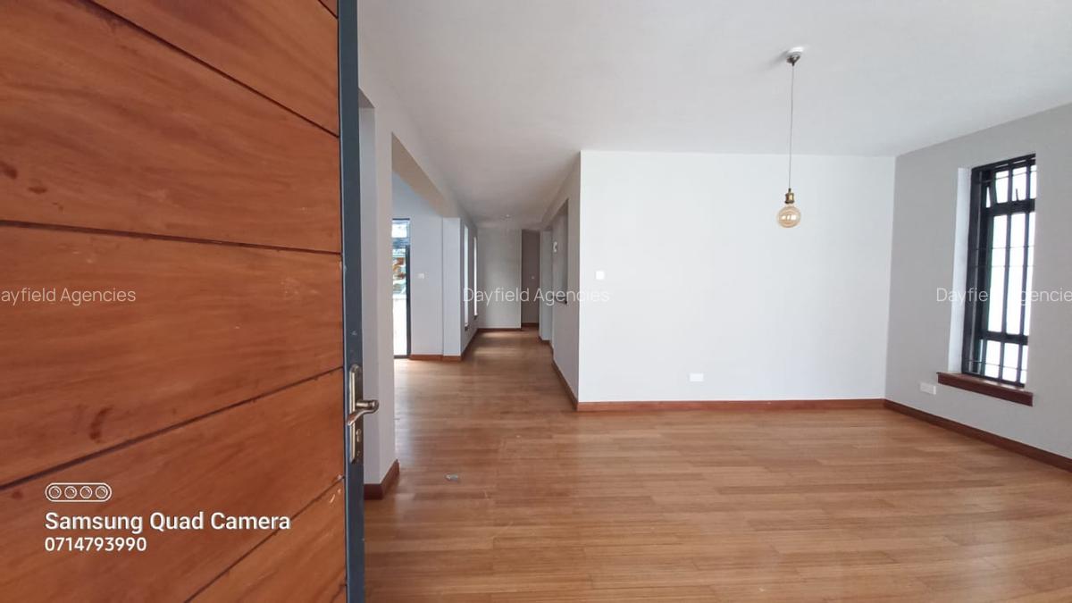 5 Bed House with En Suite in Spring Valley - 4