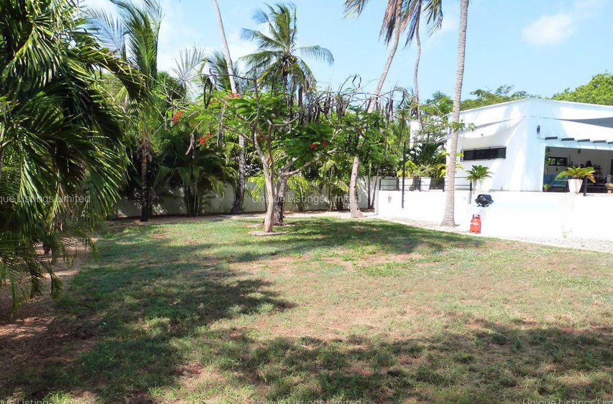 4 Bed House with En Suite in Watamu - 13