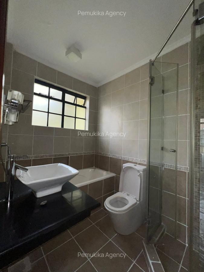 5 Bed Townhouse with En Suite in Lavington - 8