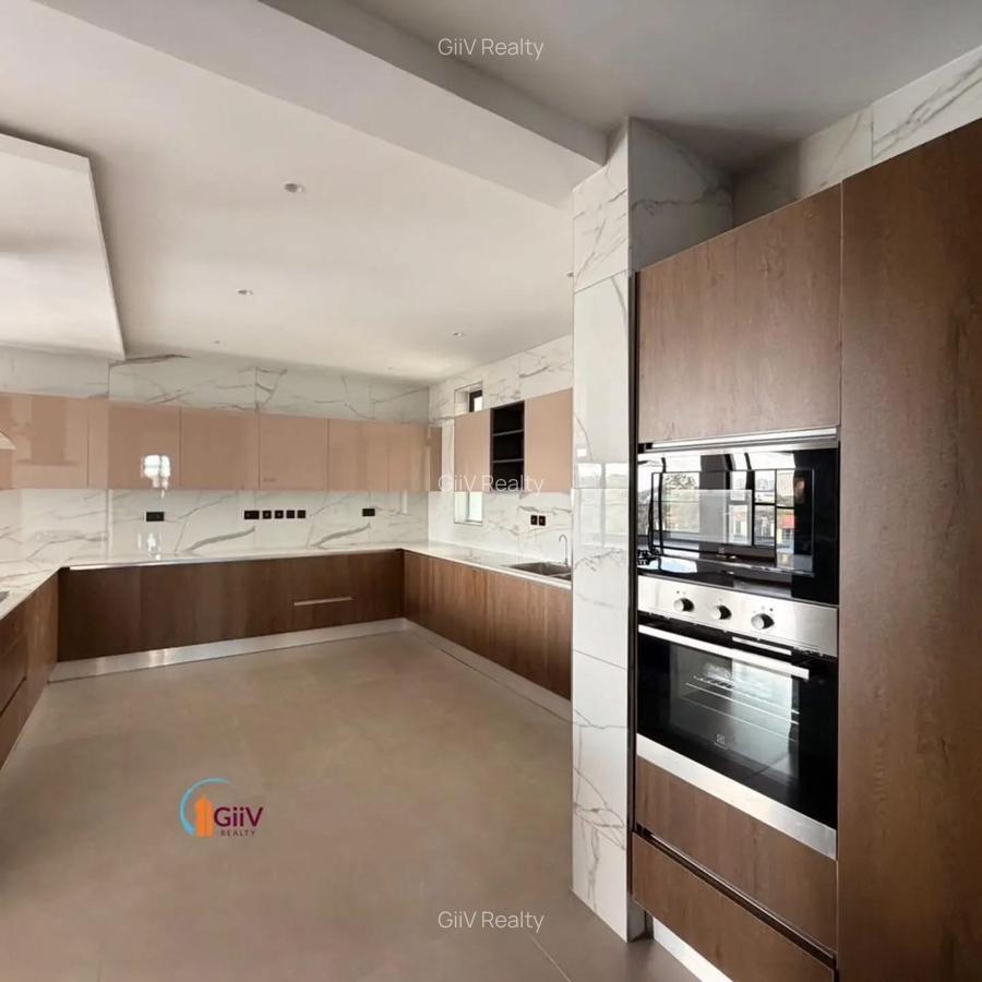 3 Bed Apartment with En Suite in Riverside - 8