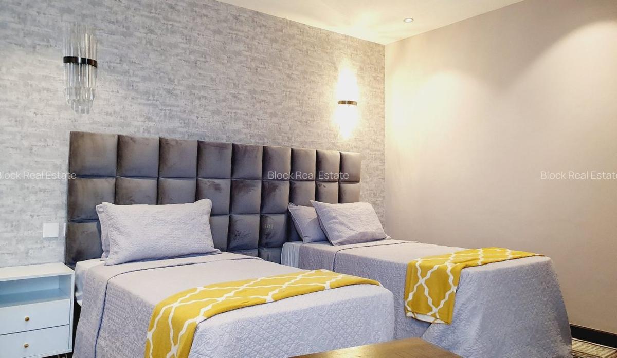3 Bed Apartment with En Suite in Riverside - 5