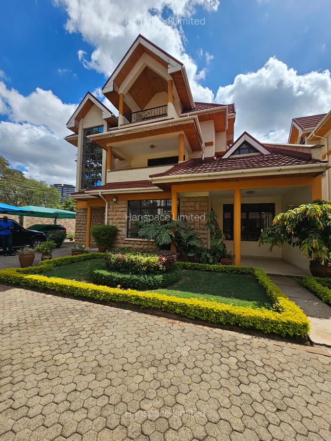 4 Bed Villa with En Suite in Lavington - 1