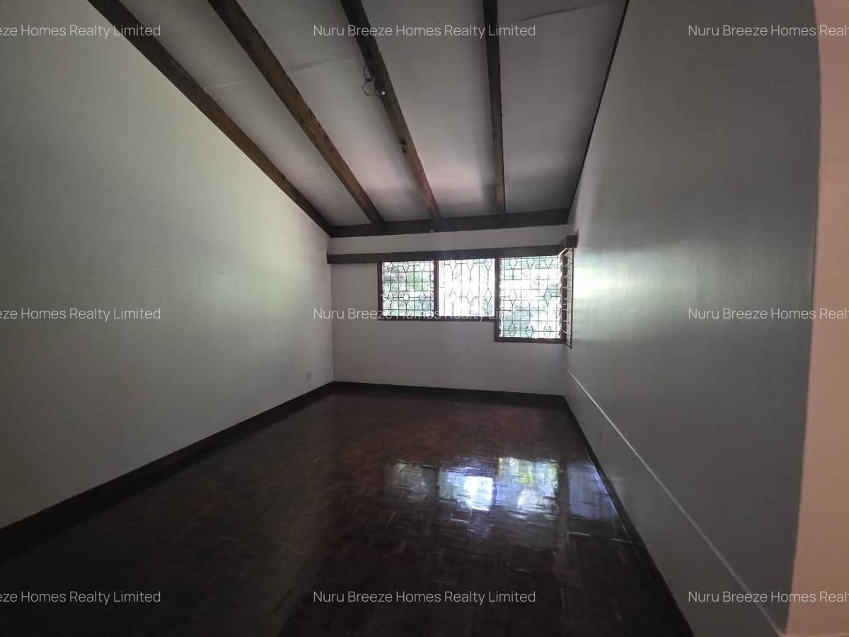 4 Bed House with En Suite in Lake View - 16