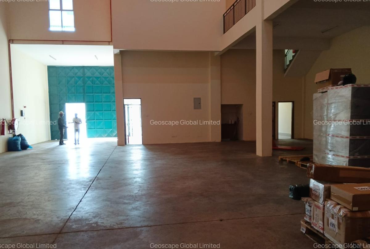 6,198 ft² Warehouse with Fibre Internet in Industrial Area - 3