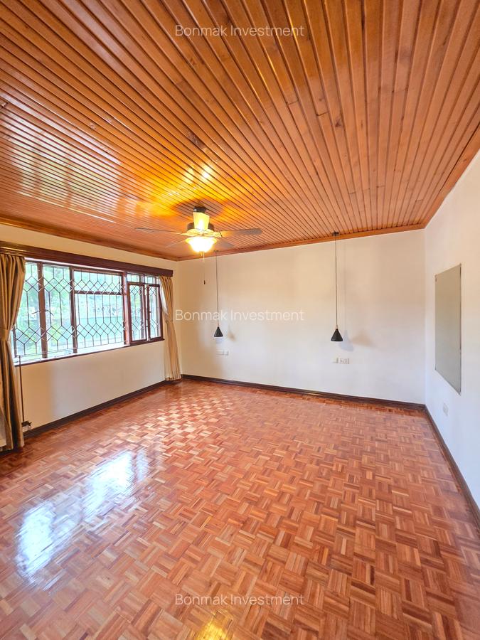 5 Bed House with En Suite at Old Runda - 17