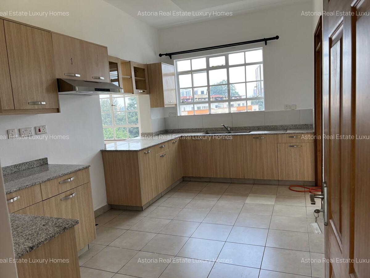3 Bed Apartment with En Suite at 2026-438 3 Bed - 5