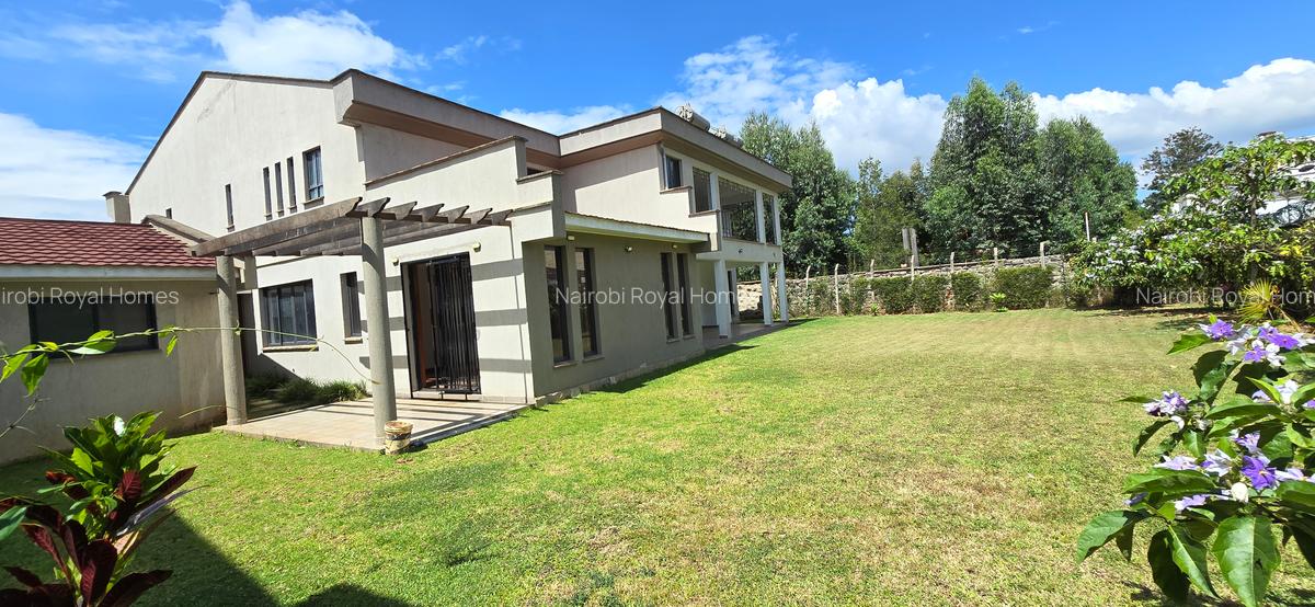 6 Bed Townhouse with En Suite at Lavington Green - 2