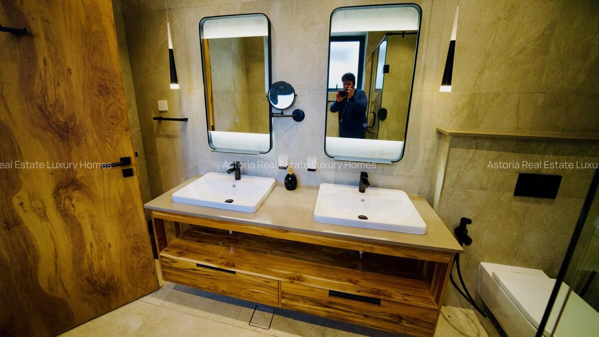 3 Bed Apartment with En Suite at 2026-301 - 18
