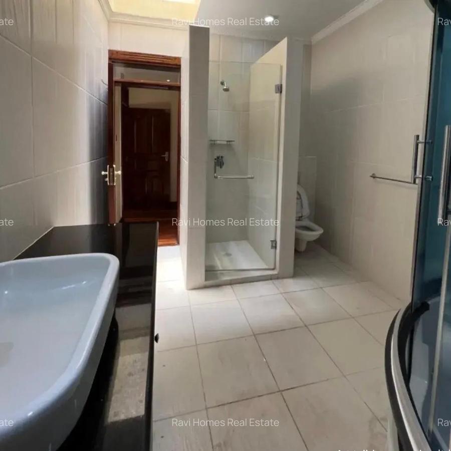 5 Bed Townhouse with En Suite in Kyuna - 7