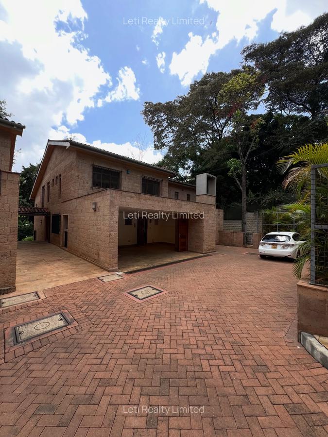 5 Bed Townhouse with En Suite in Lavington - 2