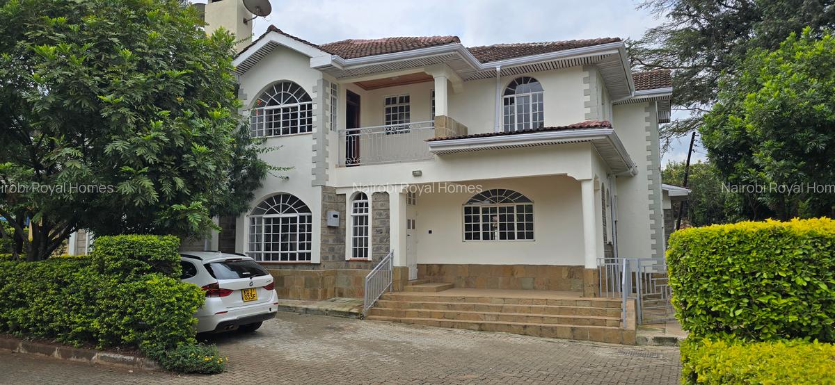 5 Bed Townhouse with En Suite at Lavington Green - 3