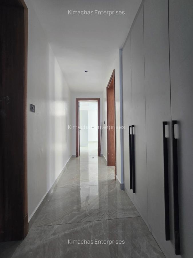 3 Bed Apartment with En Suite at 1St Ave - 18