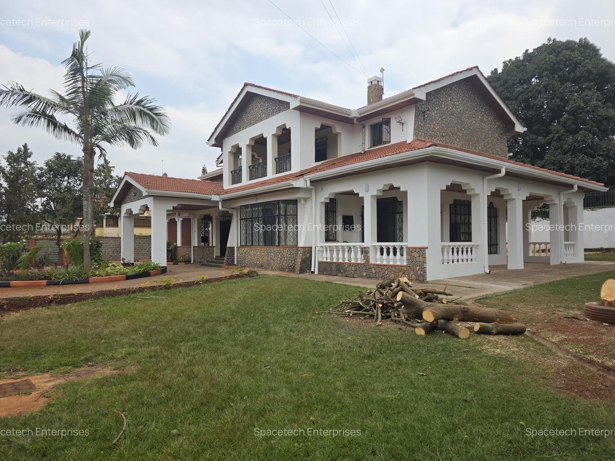 5 Bed House with En Suite in Runda - 1