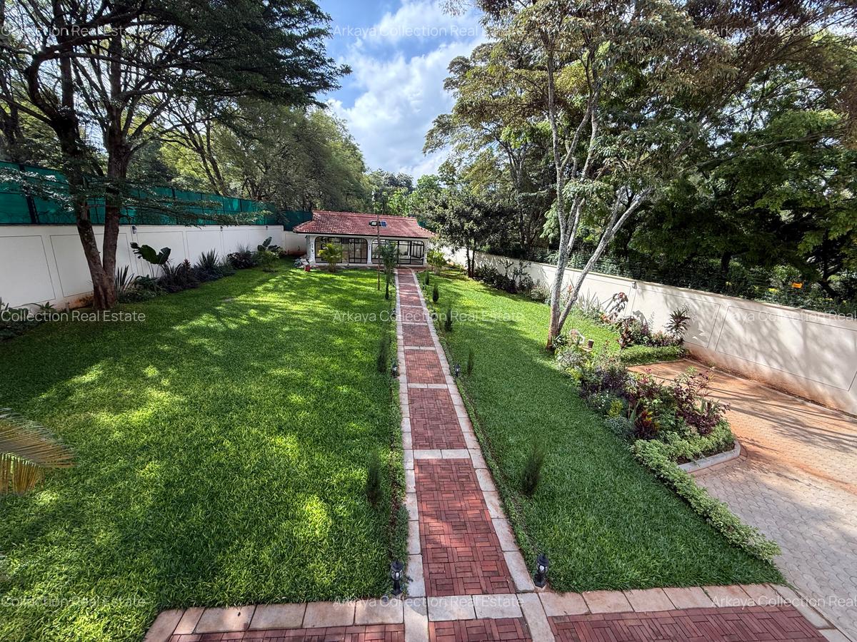 5 Bed House with En Suite in Runda - 16