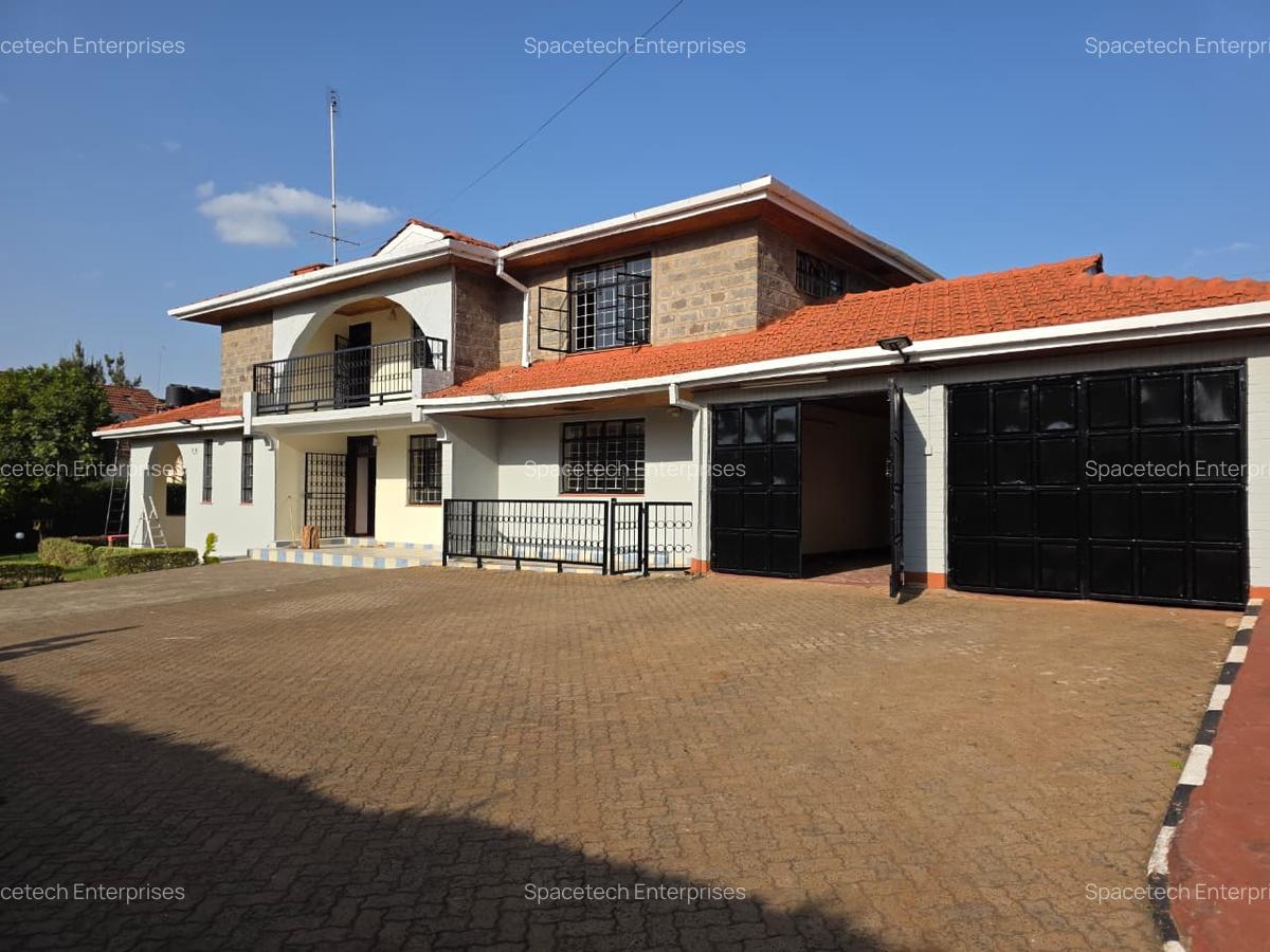 5 Bed House with En Suite in Runda - 1