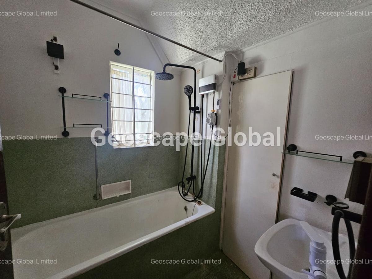 2 Bed House with En Suite in Rosslyn - 10