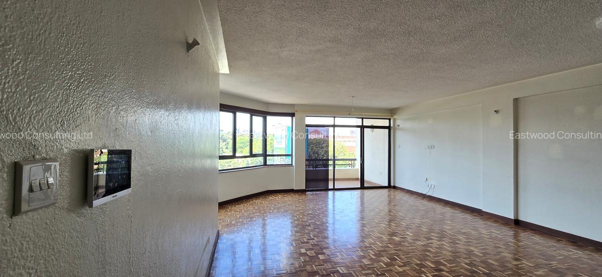 4 Bed Apartment with En Suite in Parklands - 5