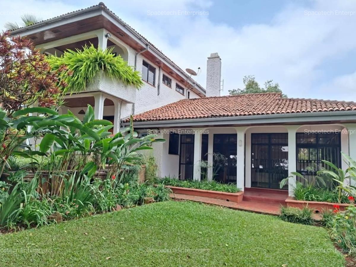 5 Bed House with En Suite in Runda - 1