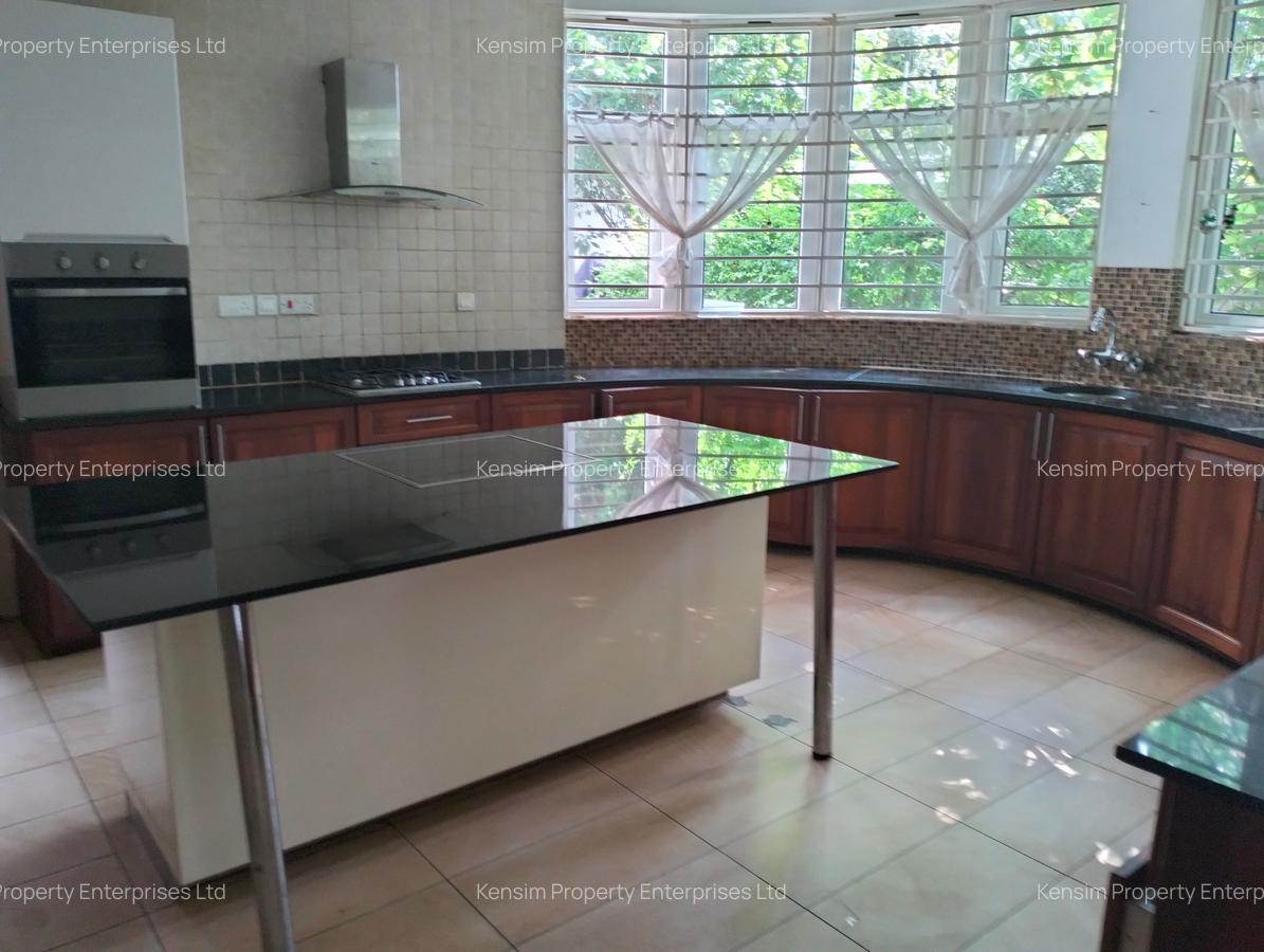 5 Bed Townhouse with En Suite in Rosslyn - 4