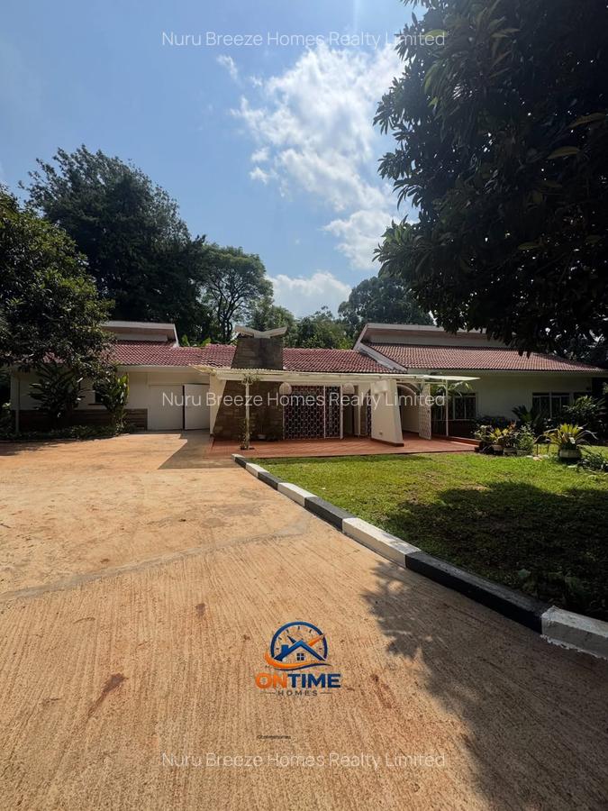 4 Bed House with En Suite in Rosslyn - 1
