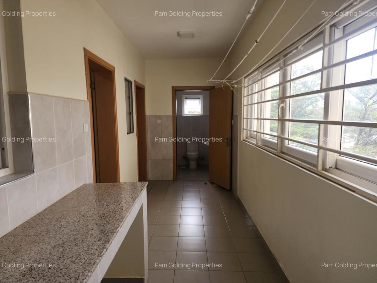 3 Bed Apartment with En Suite in Rhapta Road - 12