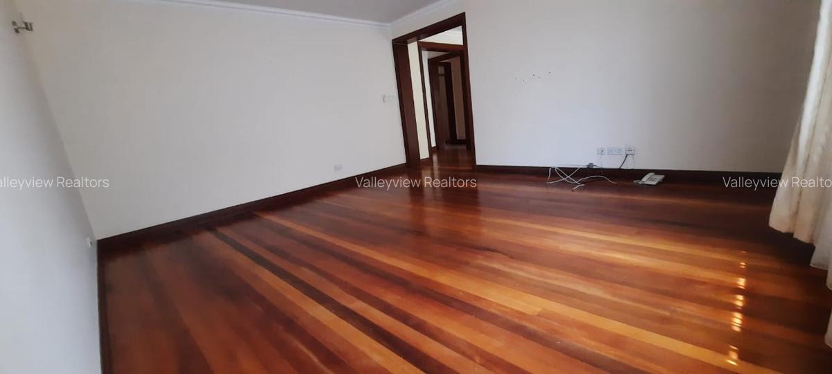 5 Bed Townhouse with En Suite at Lavington - 20