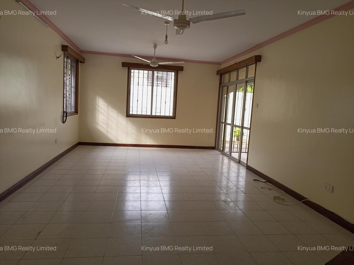 4 Bed Villa with En Suite at Links Road - 2
