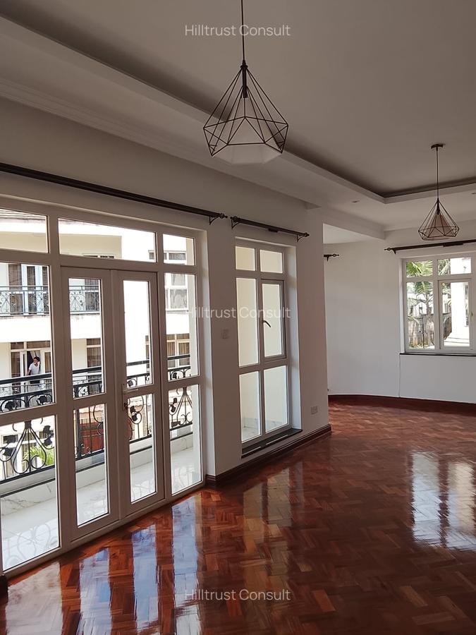 5 Bed Townhouse with En Suite in Lavington - 3
