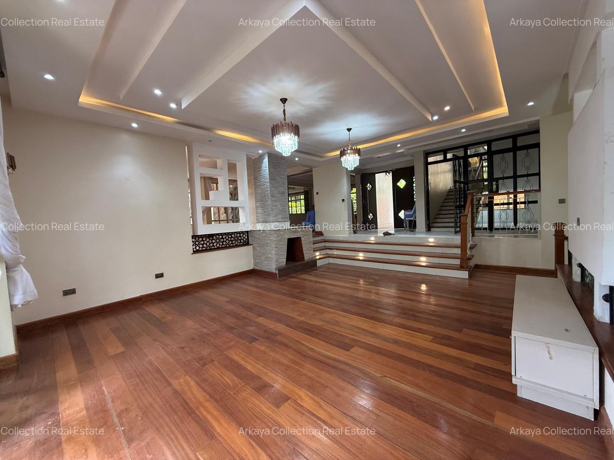 6 Bed House with En Suite in Nyari - 2